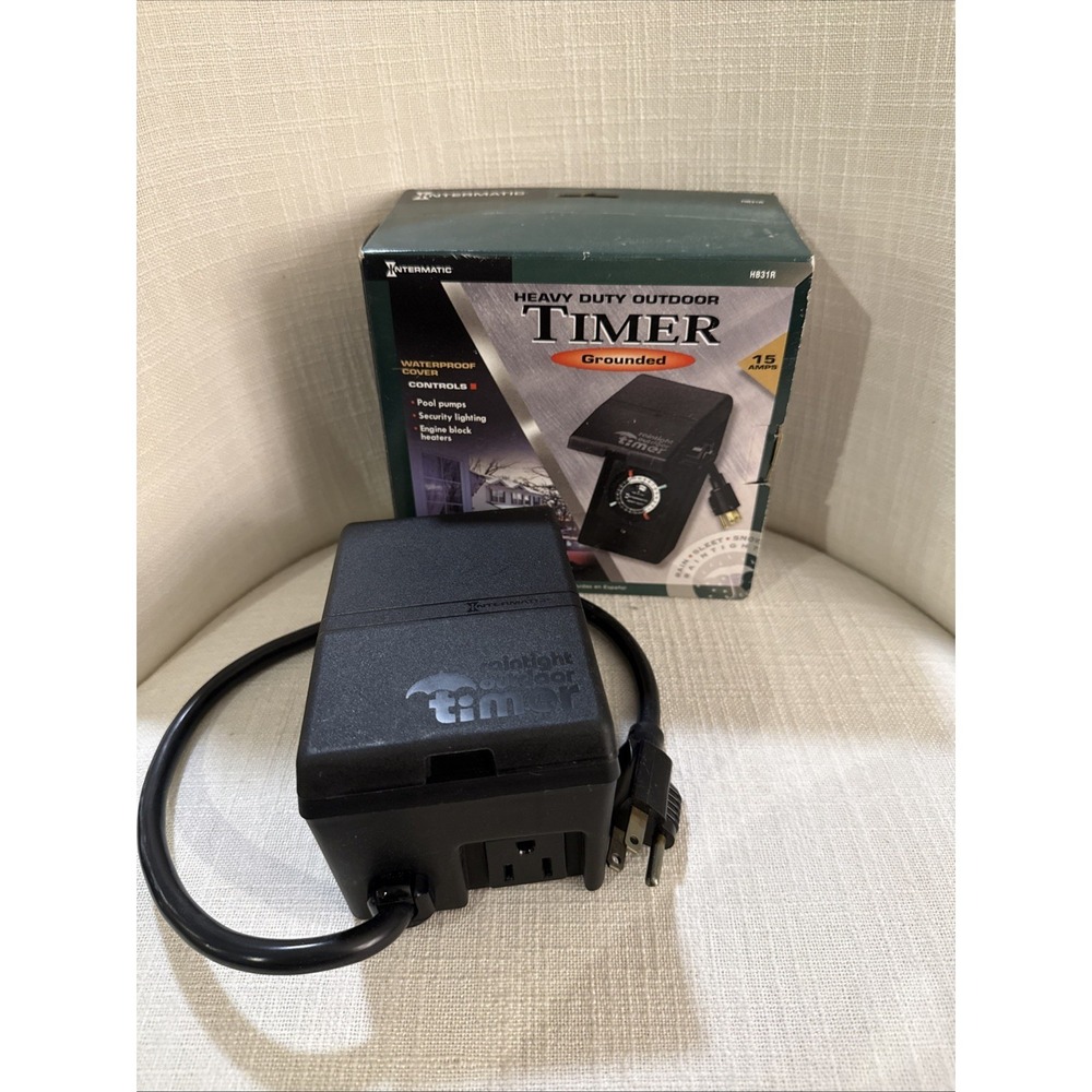 New Intermatic Heavy Duty Outdoor Timer HB31R Grounded Waterproof Cover in Box